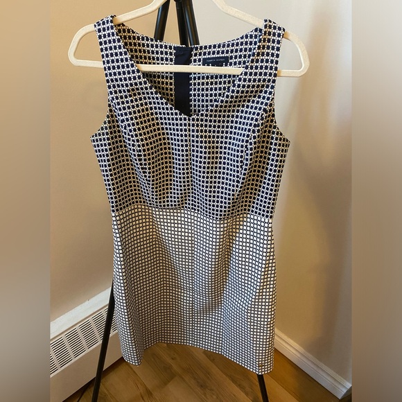 TOMMY HILFIGER- SIZE 8 - Picture 2 of 8
